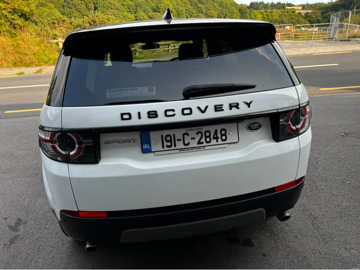 Land Rover Discovery Sport 2.0 TD4 SE AUTO Black P - Image 6