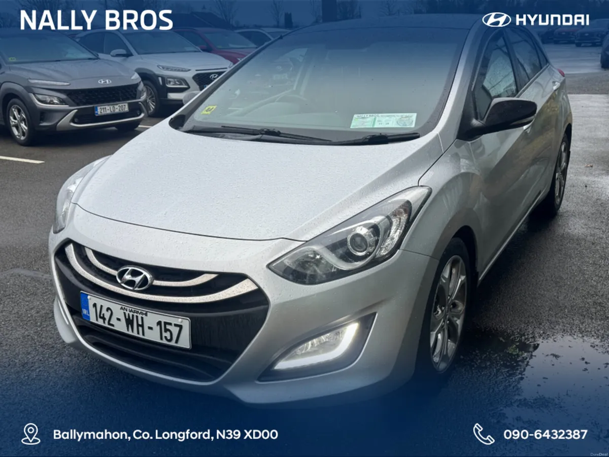 Hyundai i30 1.6 PREMIUM 5DR - Image 2