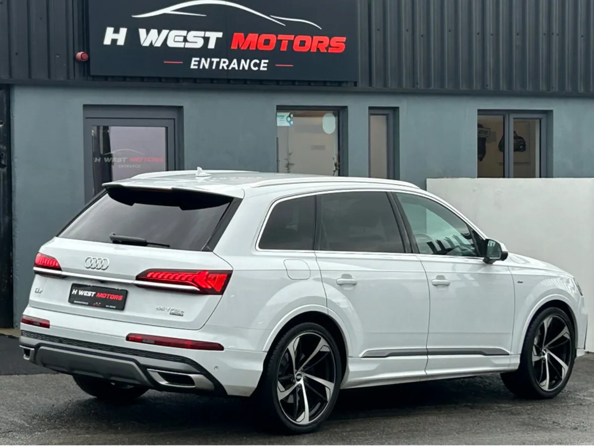 Audi Q7 S LINE 55 TFSI E QUATTRO HYBRID - Image 3