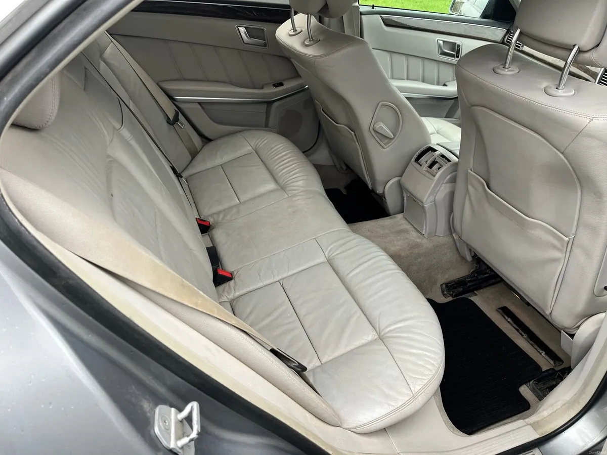 2012 Mercedes E200 CDI - Image 3