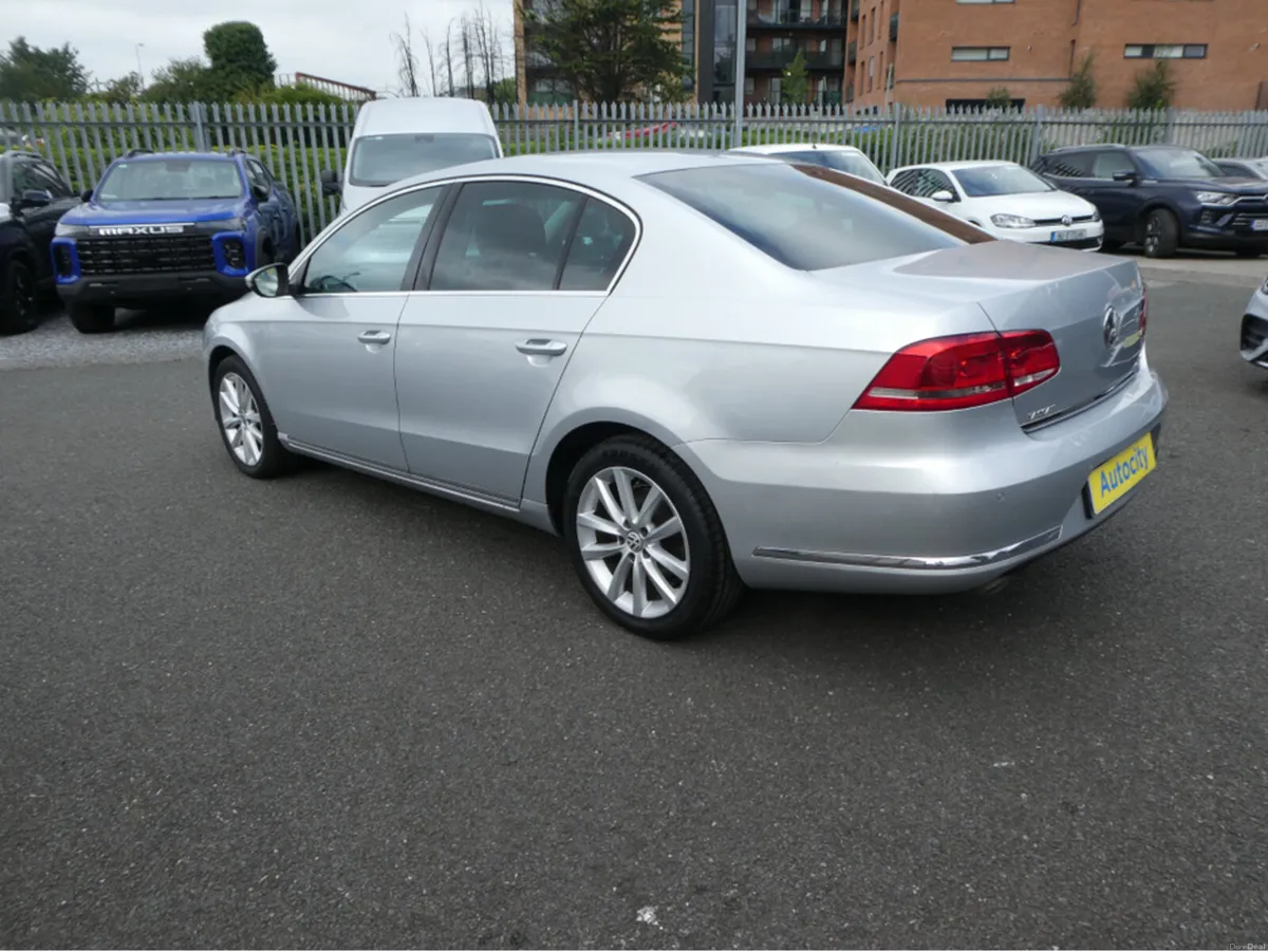 Volkswagen Passat HIGHLINE 1.6 TDI MANUAL 6SPEED F - Image 5