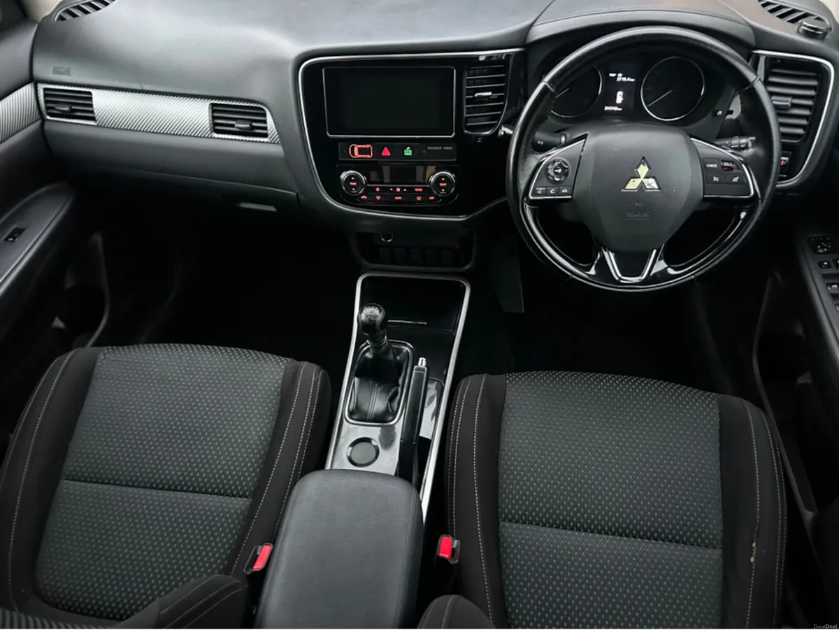Mitsubishi Outlander OUTL 2WD 6MT 5SPEED 17MY 4DR - Image 2