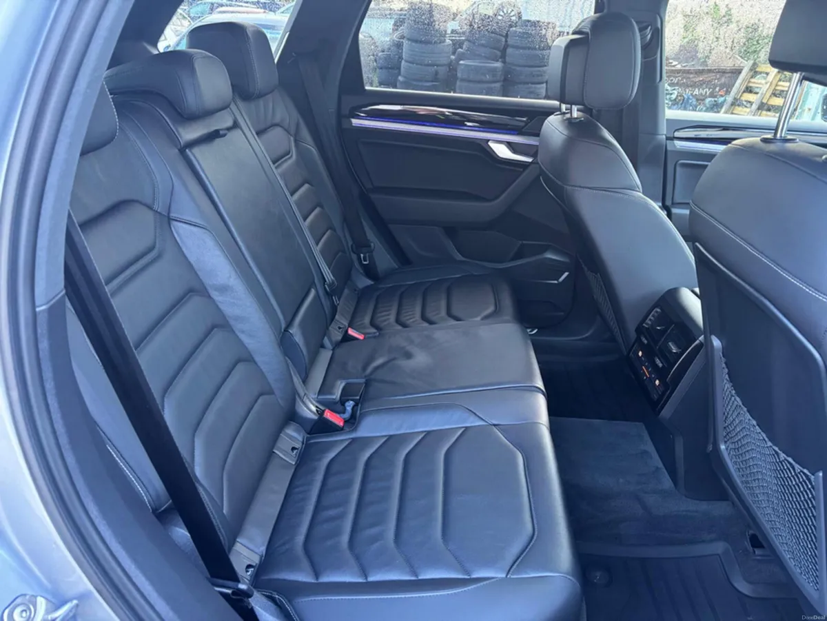 Volkswagen Touareg EHYBRID ELEGANCE 3.0 TSI PHEV 3 - Image 5