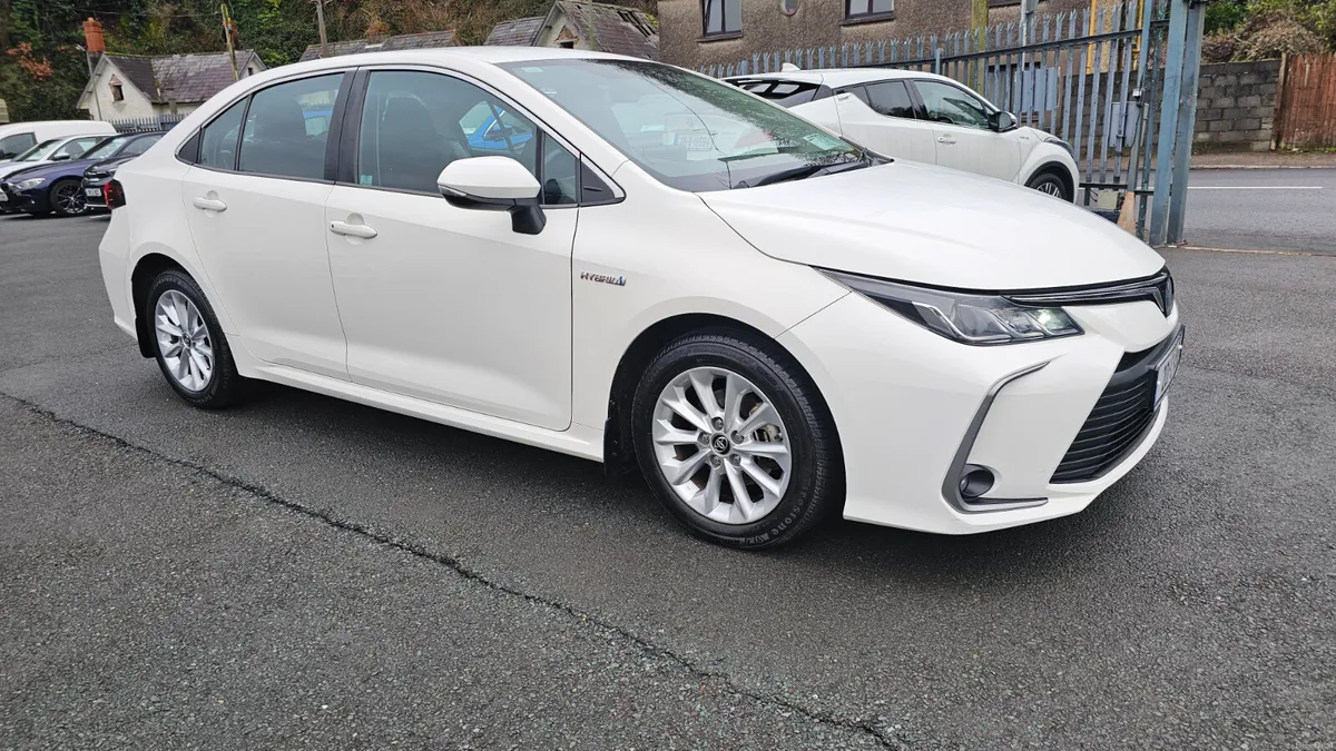 Toyota Corolla 2020 1.8 Hybrid Luna Saloon - Image 2
