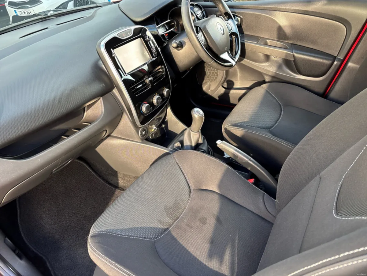 Renault Clio IV DYNAMIQUE NAV 1.2 PETR 4DR - Image 3