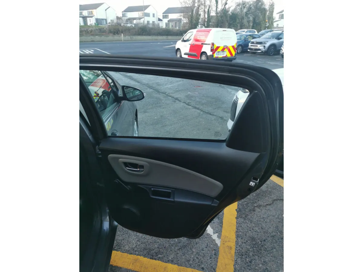 Toyota Yaris 1.4 D-4D LUNA 4DR - Image 4