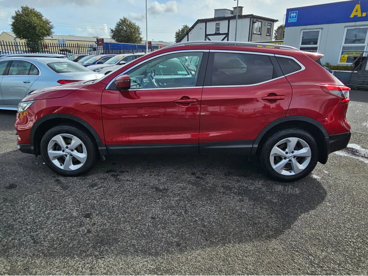 Nissan Qashqai 1.5 SV  ** PAORAMIC GLASS ROOF ** R - Image 4