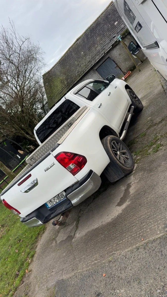 toyota hilux - Image 3