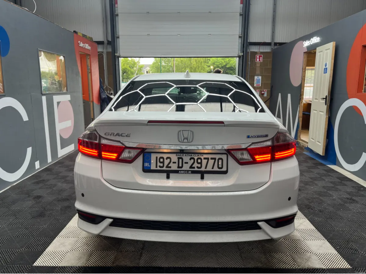 Honda Grace 1.5 HYRBID / 76k KMs / REVERSE CAMERA - Image 5