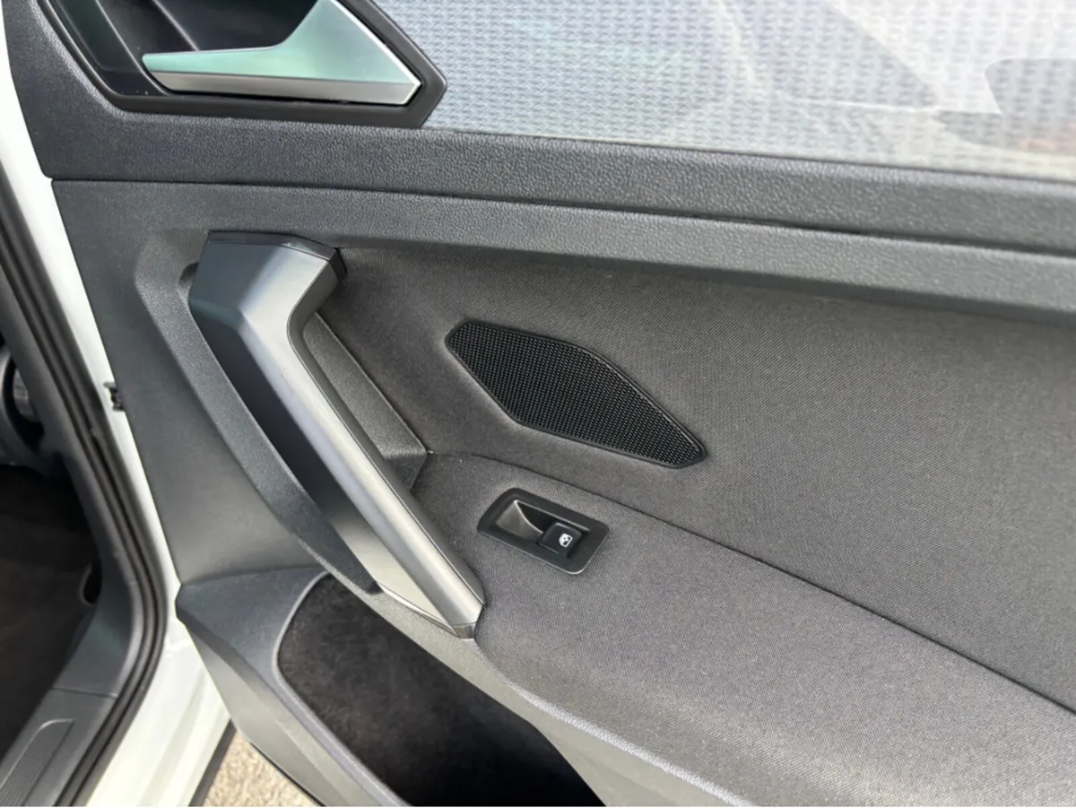 Volkswagen Tiguan LIFE 2.0 TDI MANUAL 6SPEED FWD 1 - Image 3