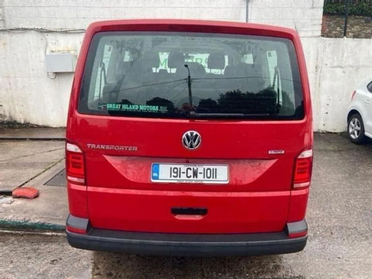 Volkswagen Caravelle 9 seater manual - Image 2