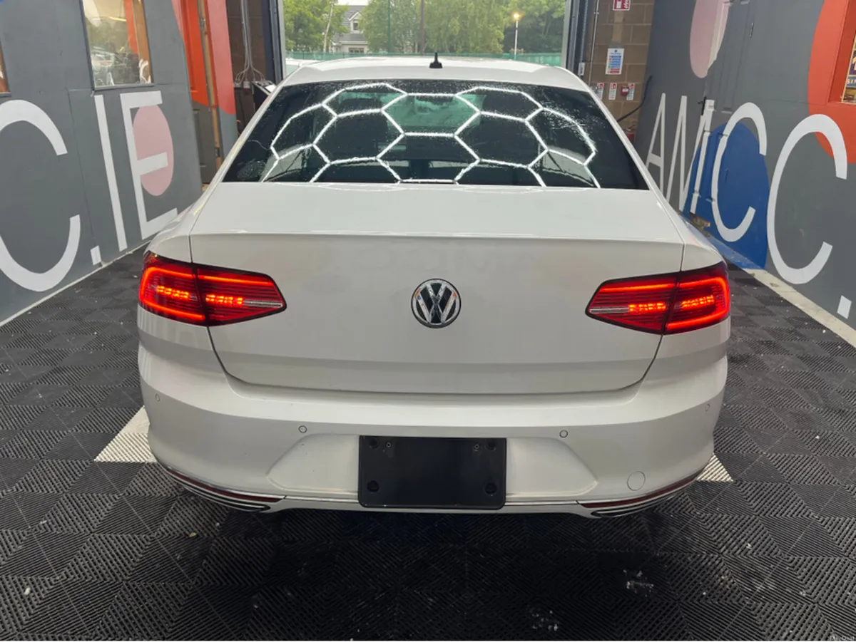 Volkswagen Passat PASSAT AUTMOATIC 2.0 TSI R LINE - Image 5