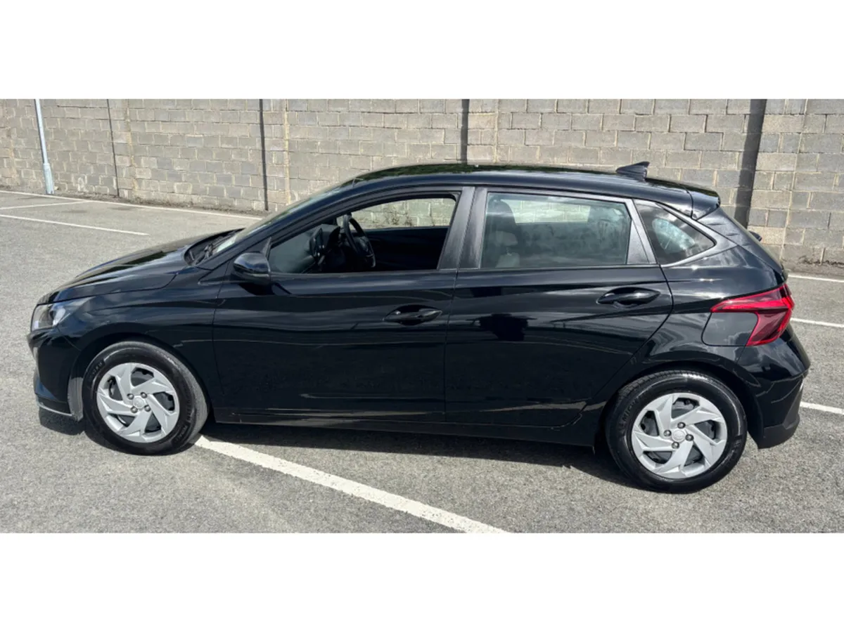 Hyundai i20 PETROL 5DR - Image 4