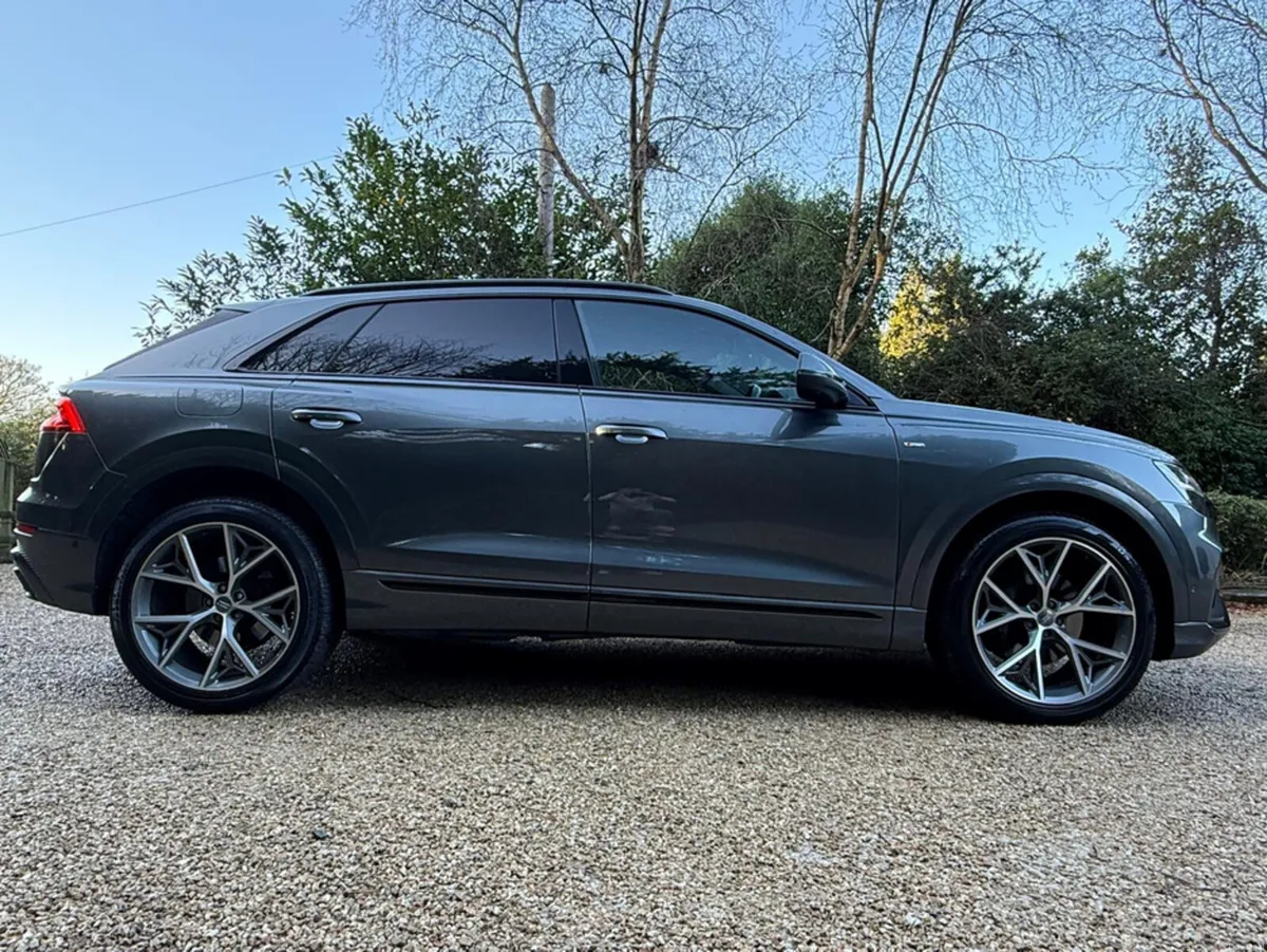 Audi Q8 3.0 TDI 286HP QUATTRO S LINE BLACK EDITION - Image 5