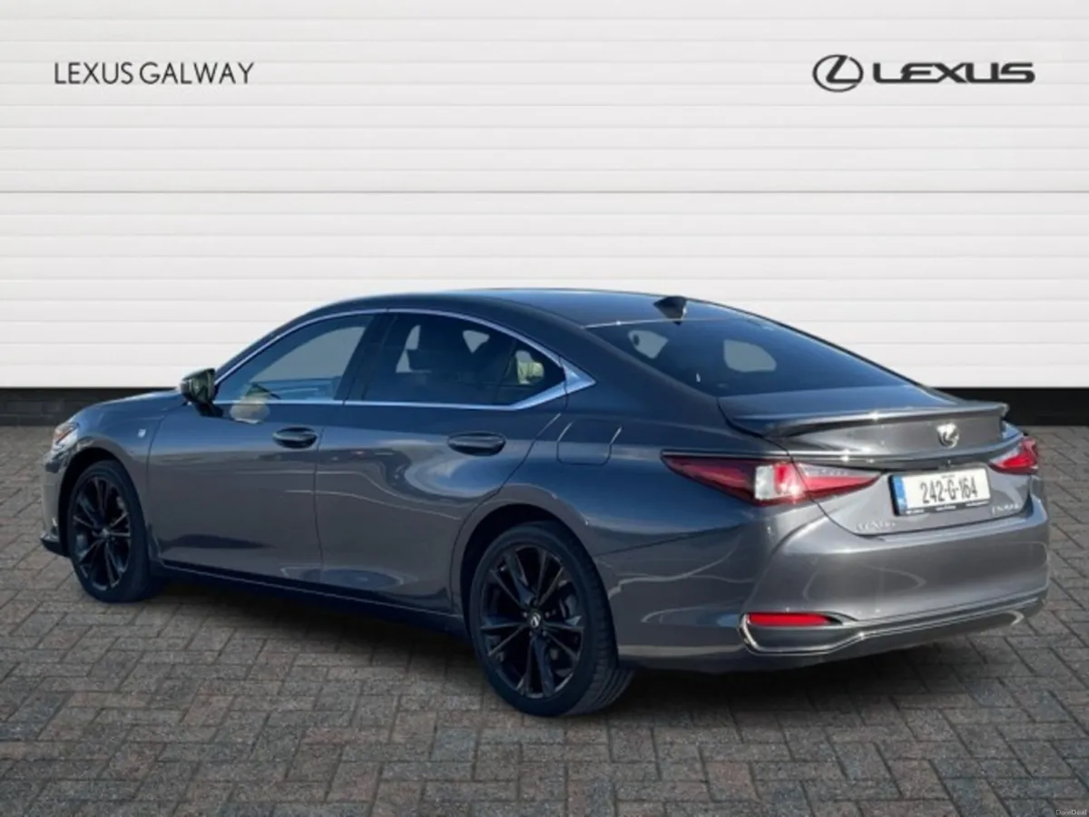 Lexus ES F-Sport Cloud Navi & Lexus Link // Remote - Image 2