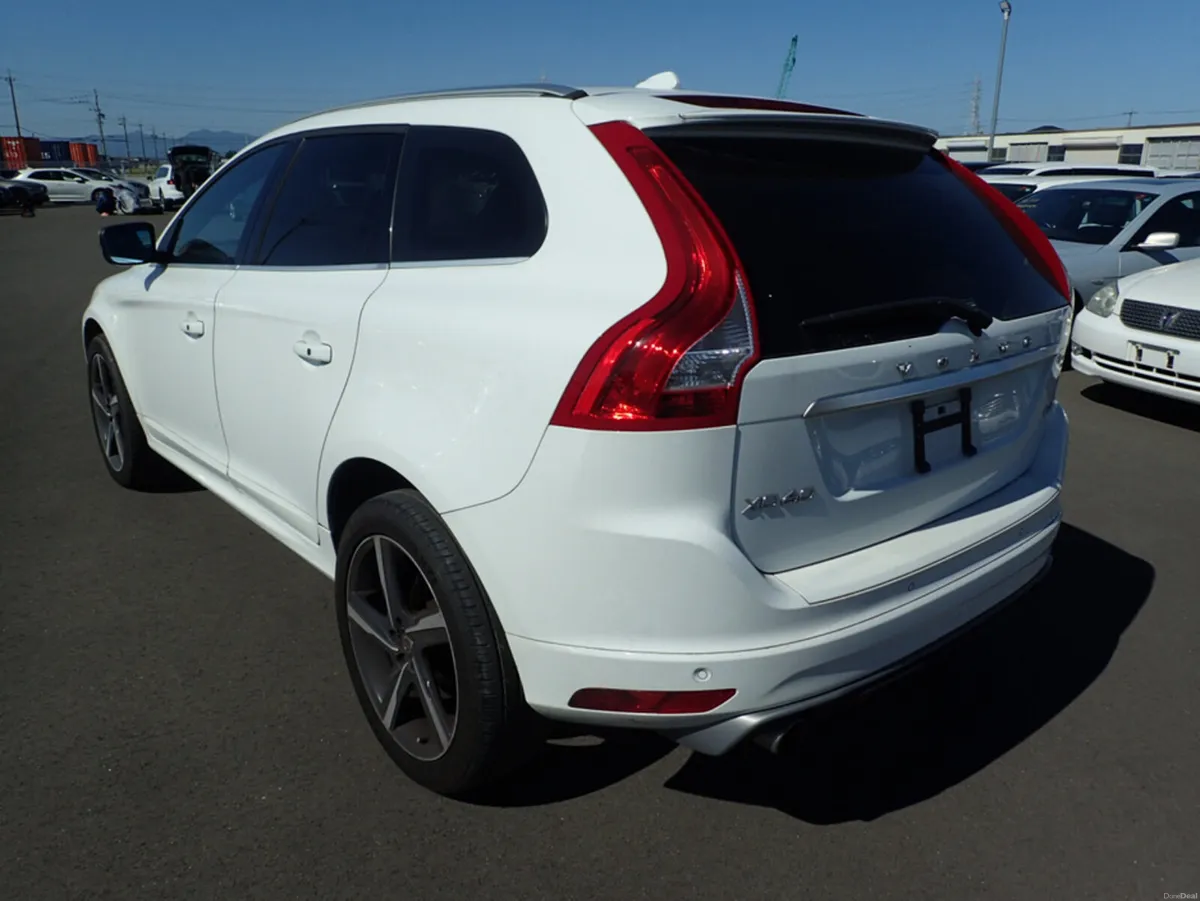 Volvo XC60 2.0 D4 DIESEL R-DESIGN PLUS AUTO // TOP - Image 4