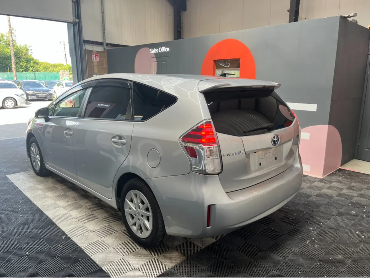 Toyota Prius 1.8 HYBRID 7 SEATER / 97k KMs / Rever - Image 4