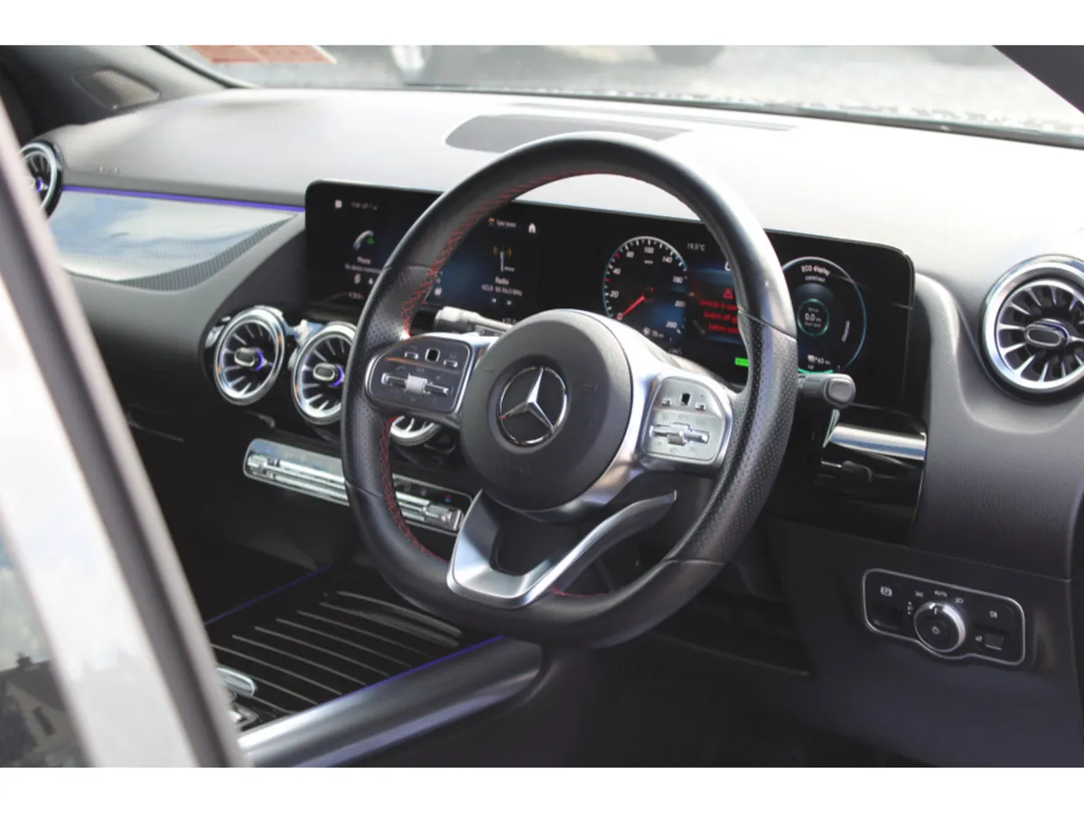 Mercedes-Benz GLA 250E AMG LINE EXECUTIVE - Image 2