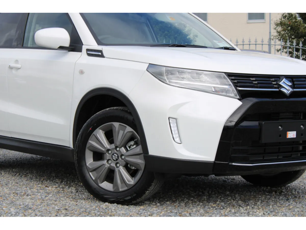 Suzuki Vitara Motion 1.5 Automatic *10 Year Warran - Image 3