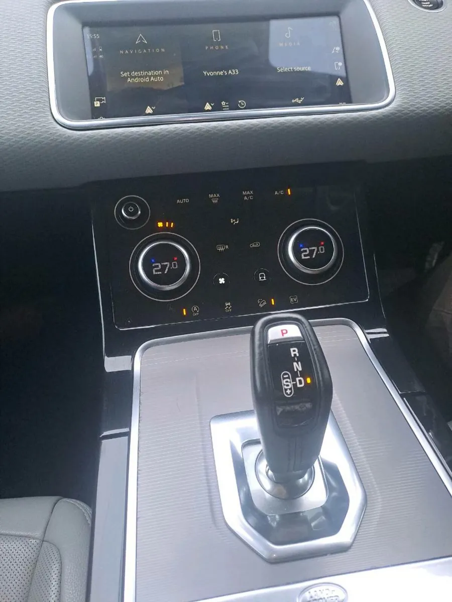 Beautiful 2021 Range Rover Evoque PHEV - Image 3