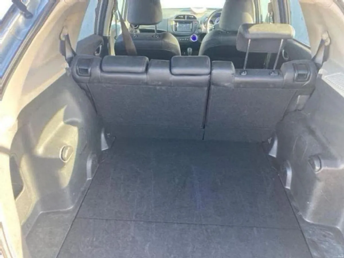 Honda Shuttle 1.3i HYBRID PETROL AUTOMATIC - Image 4