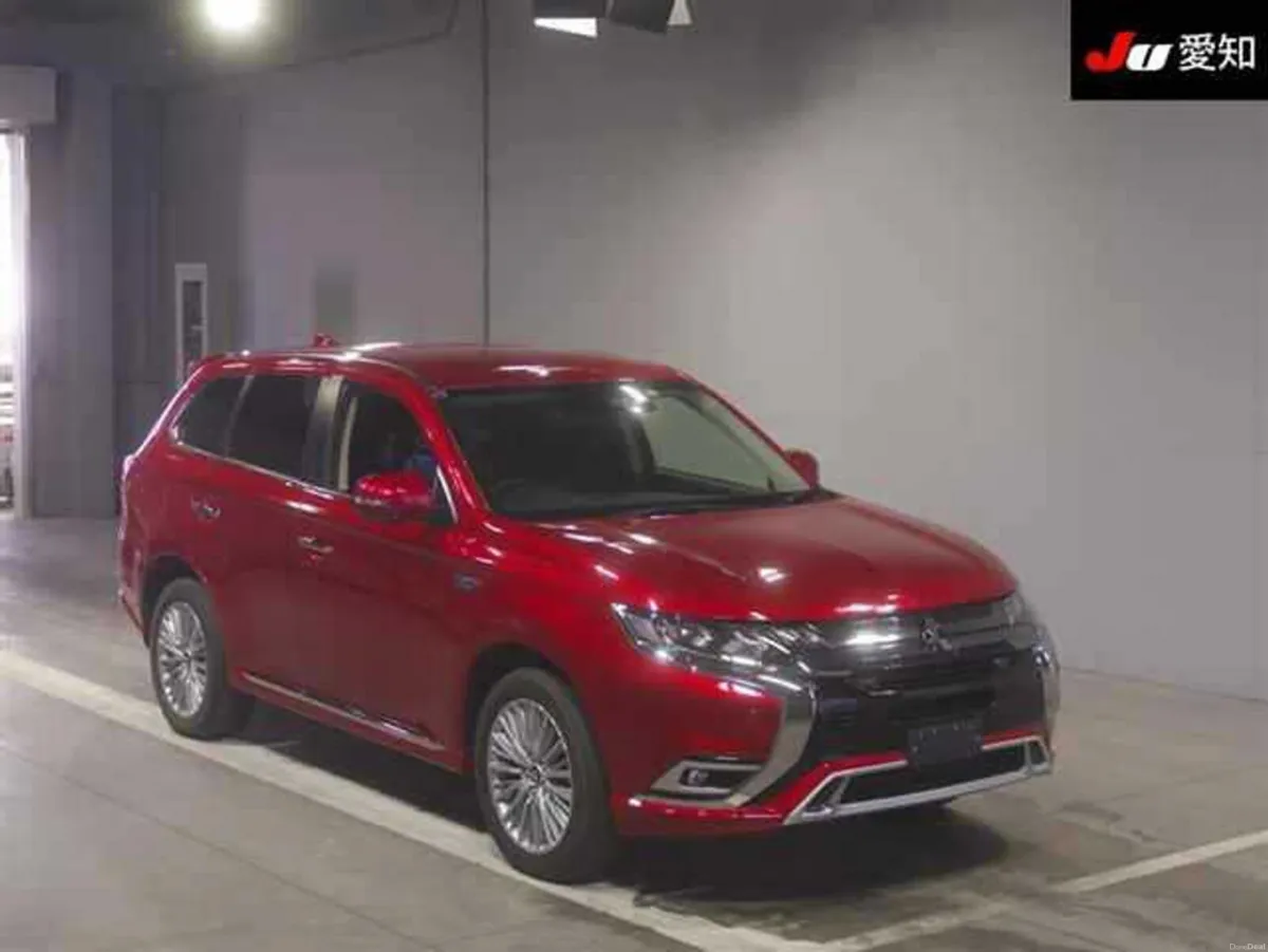 Mitsubishi Outlander G 4WD HYBRID PLUG-IN 2.4 PETR