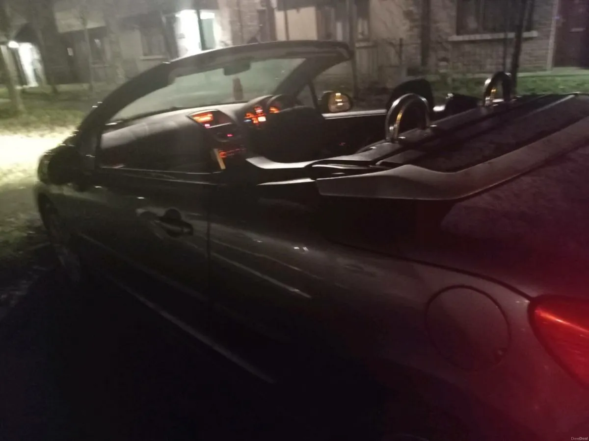 Convertible Peugeot 207 driving perfect - Image 4