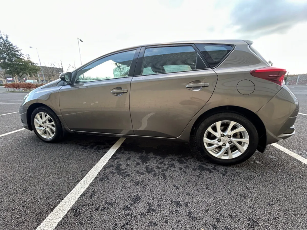 Toyota Auris 1.4 D-4D AURA - Image 4