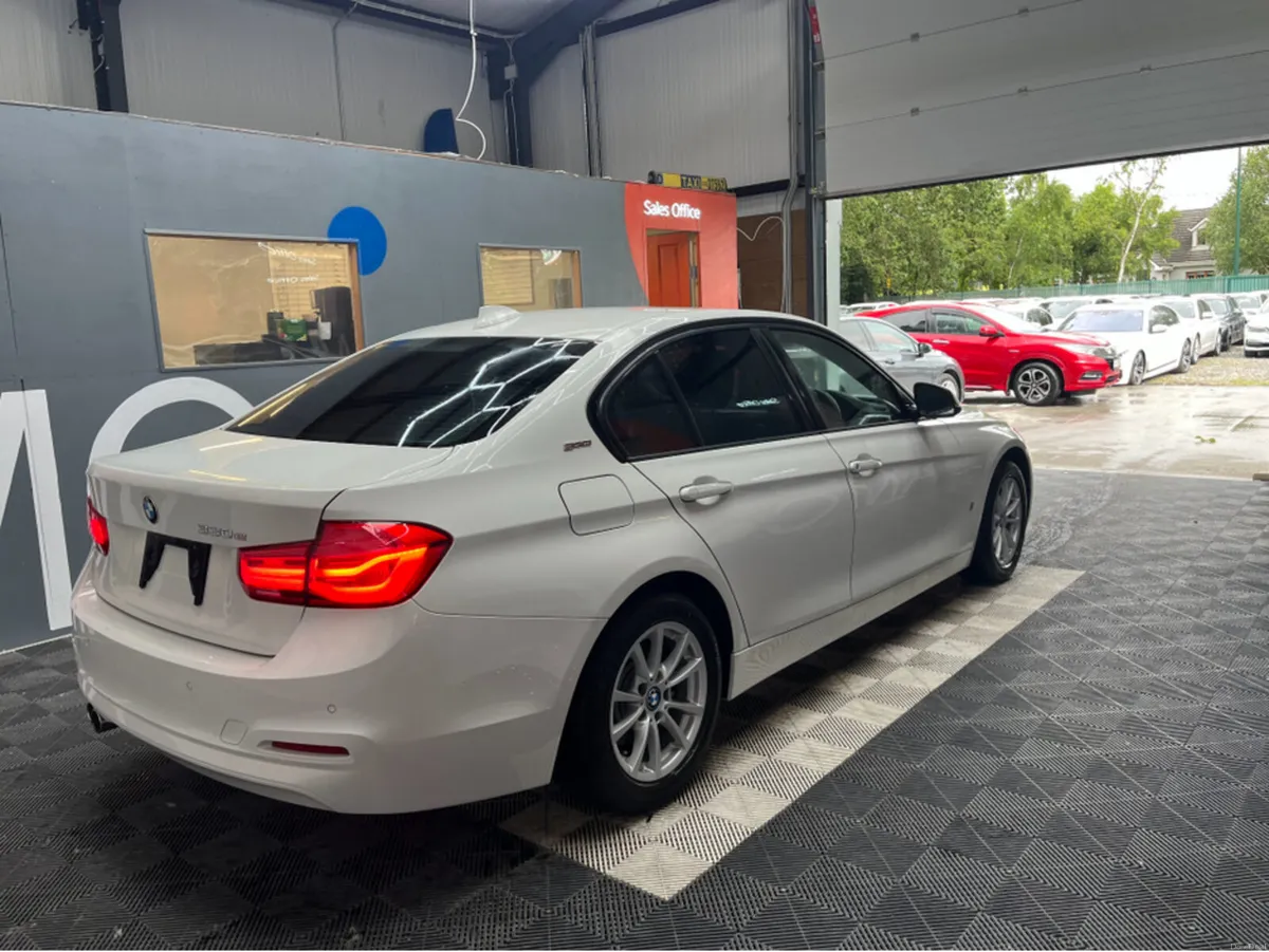 BMW 3-Series BMW 330e / 35k KMs / HEATED SEATS , R - Image 6
