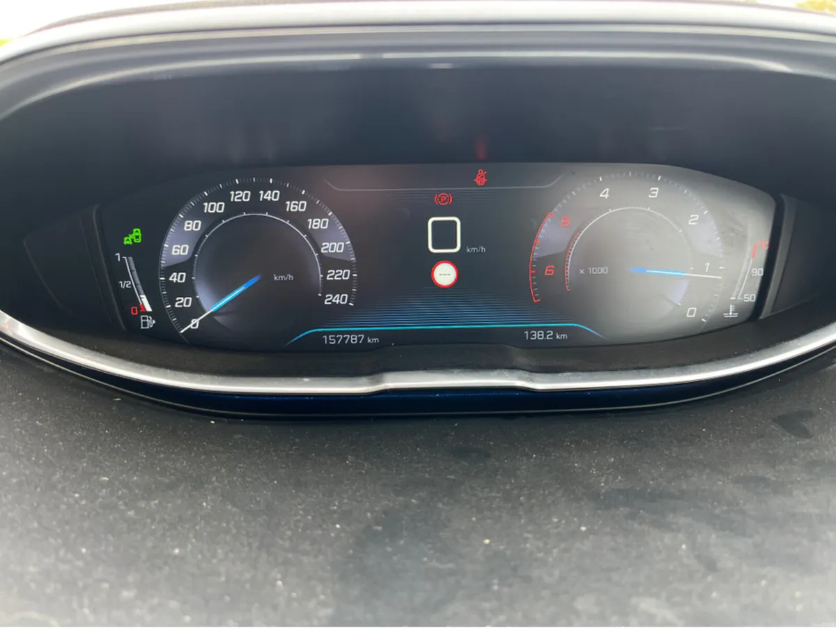 Peugeot 5008 ALLURE 1.5 BLUE HDI 130 6 6.2 4DR - Image 3