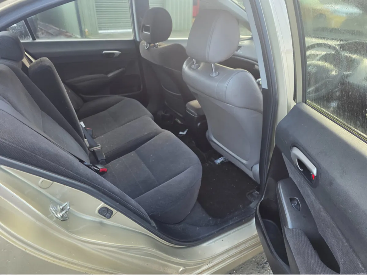 Honda Civic 1.8I SES 4 DOOR 4DR - Image 2