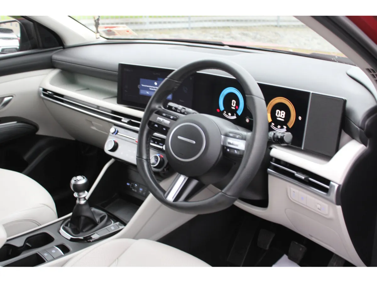 Hyundai Tucson 1.6 DIESEL EXECUTIVE 5DR - Image 2