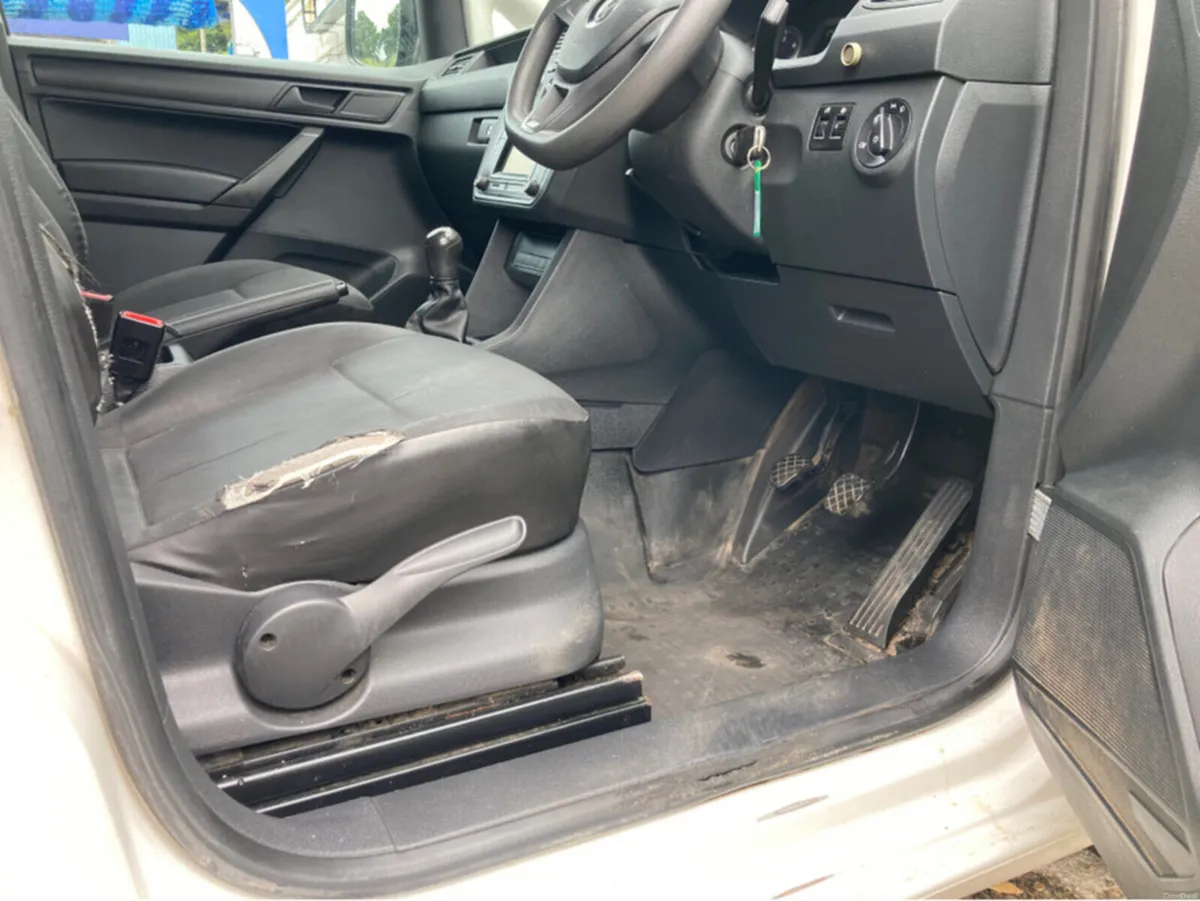 Volkswagen Caddy van - Image 4