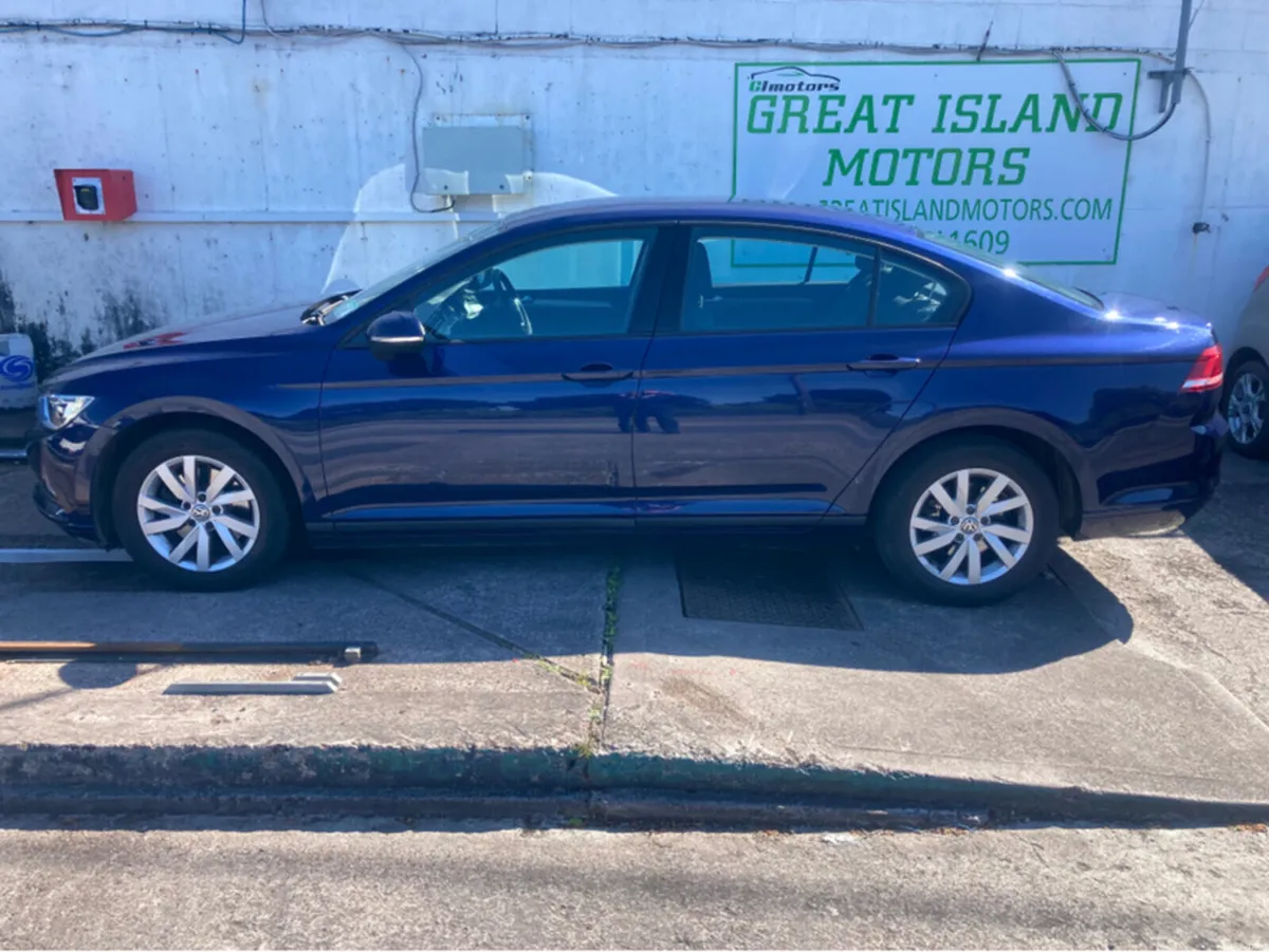 Volkswagen Passat TRENDLINE 1.6 TDI MANUAL 6SPEED - Image 5