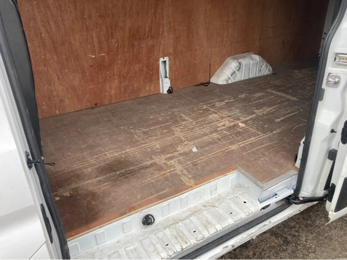 Ford Transit Connect Commercial Van - Image 6