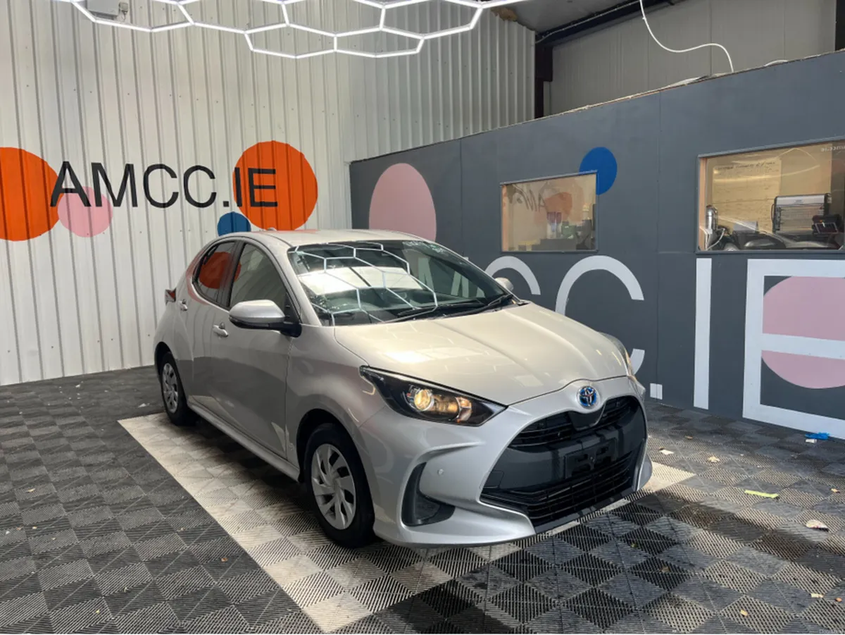 Toyota Yaris YARIS HYBRID AUTOMATIC 1.5 PETROL / 8 - Image 1