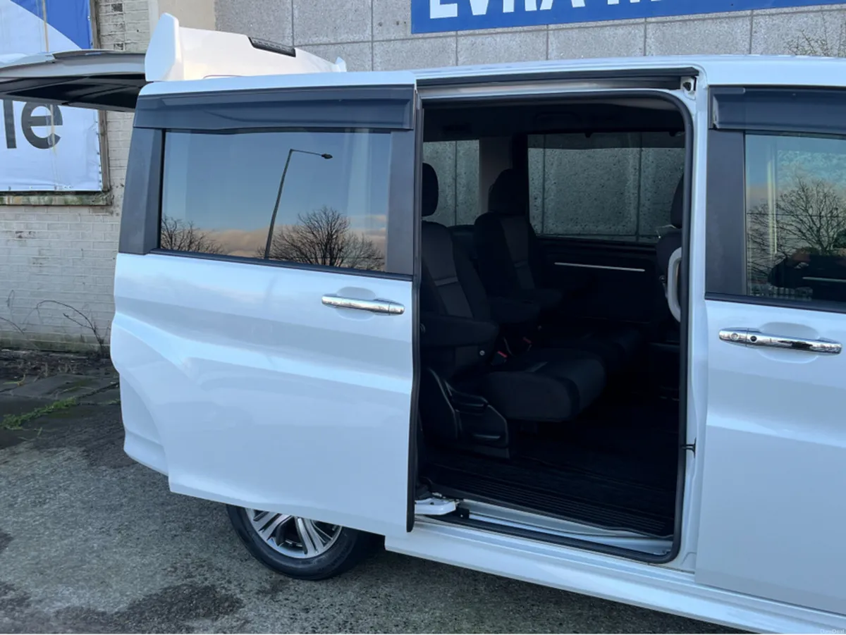 Honda Stepwagon SPADA 7 SEATER HYBRID 2.0 PETROL / - Image 4