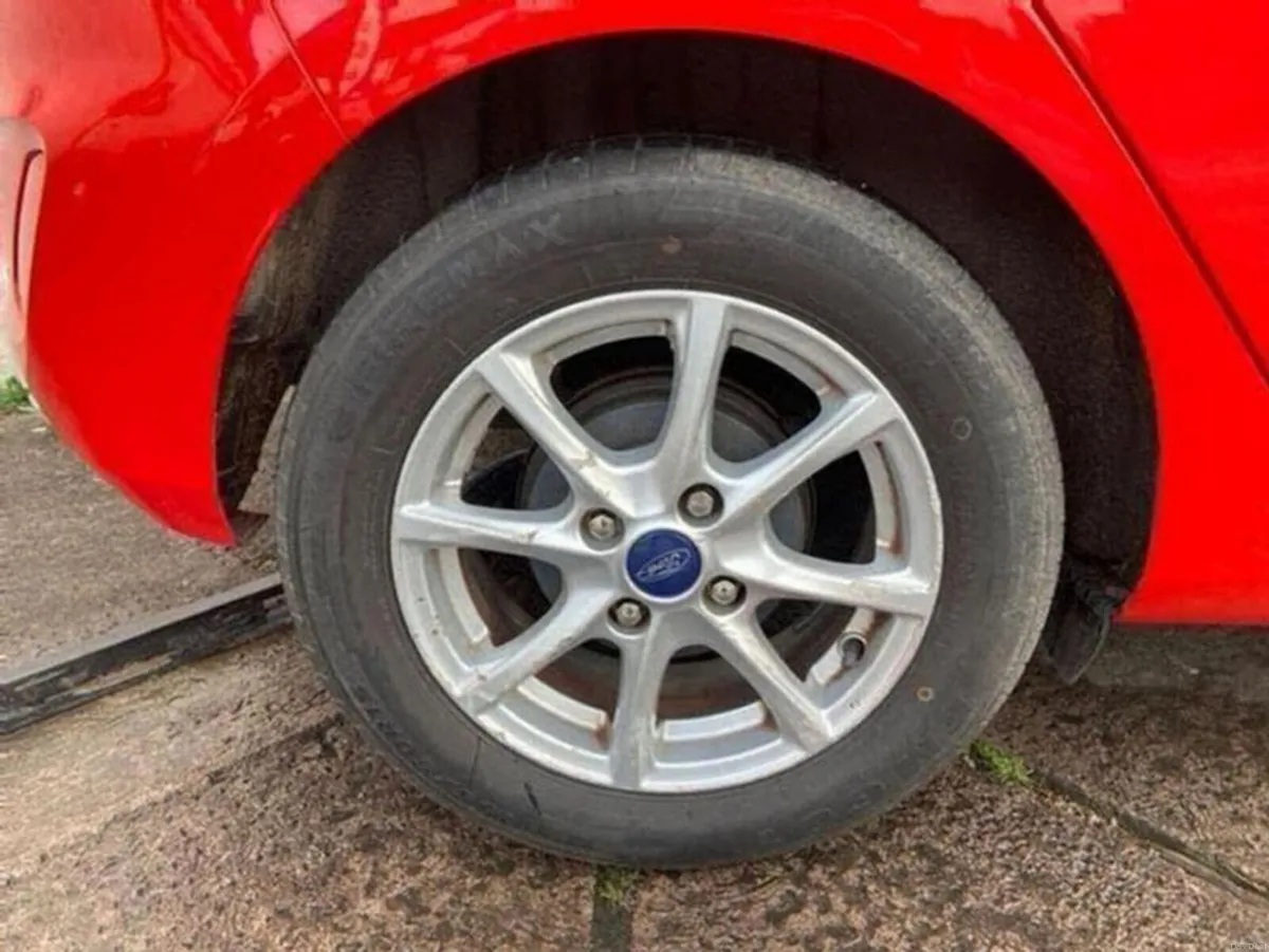 Ford Fiesta 1.0 Petrol Zetec manual - Image 4