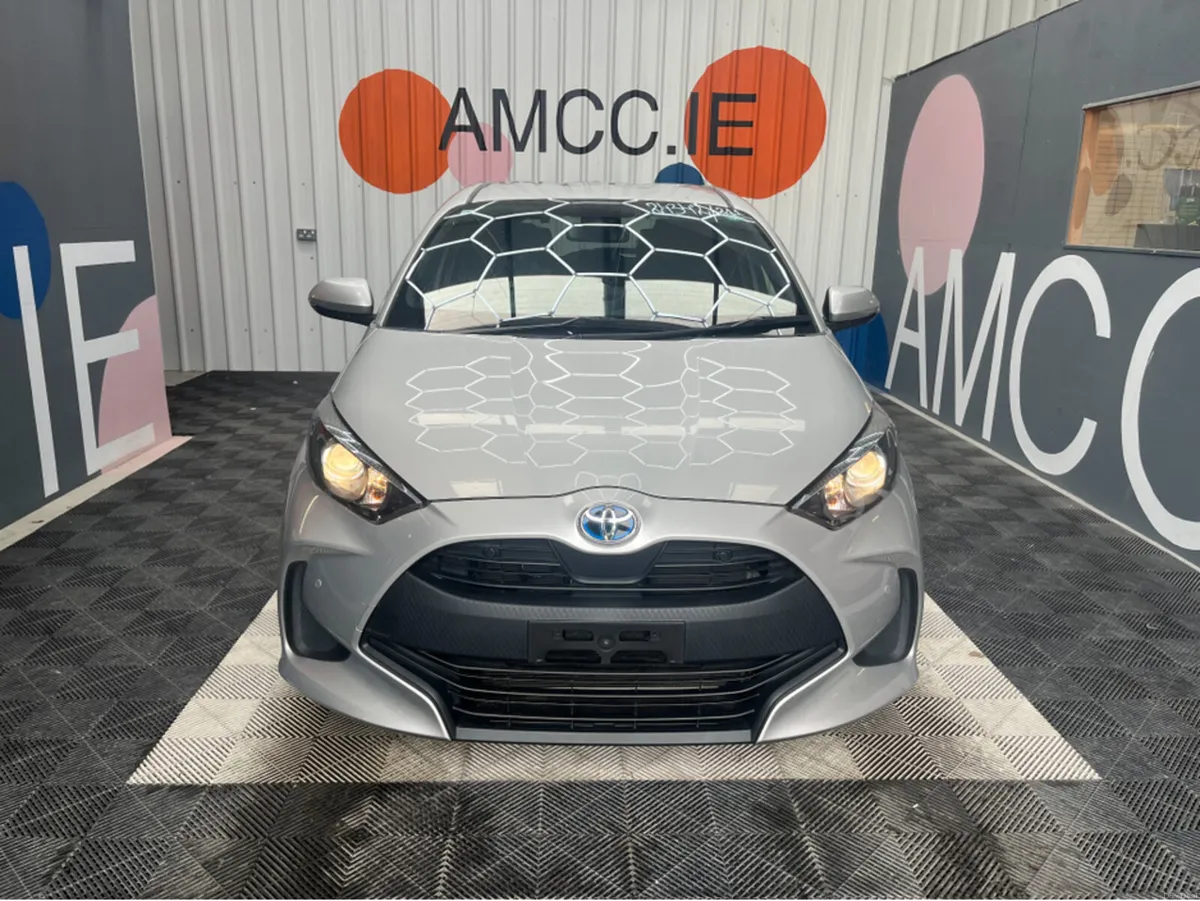 Toyota Yaris ONLY €16950! YARIS 1.5 HYBRID / 91K K - Image 2