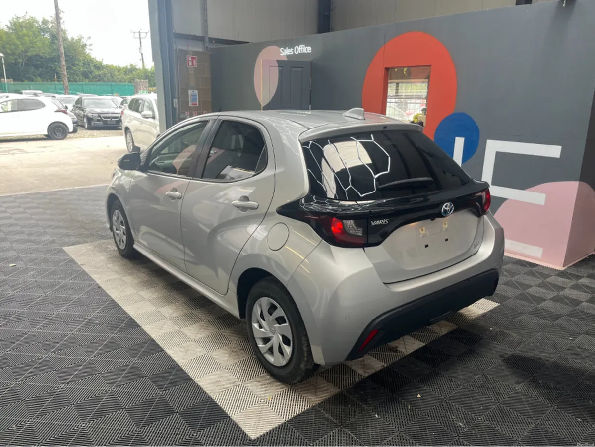Toyota Yaris ONLY €16950! YARIS 1.5 HYBRID / 91K K - Image 4
