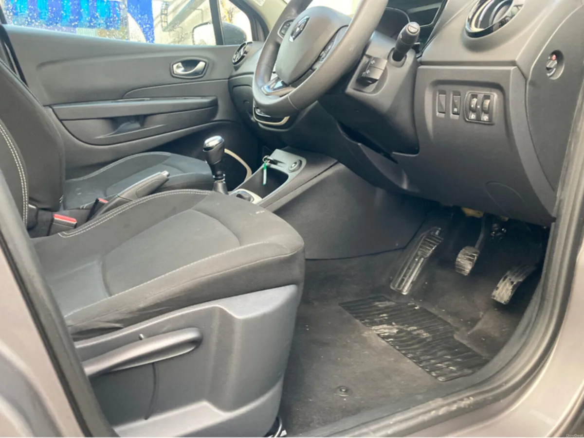 Renault Captur PLAY TCE 90 - Image 6