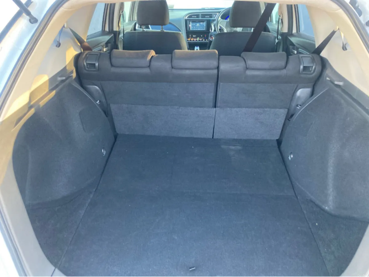 Honda Shuttle 1.5i Petrol Hybrid Automatic - Image 3