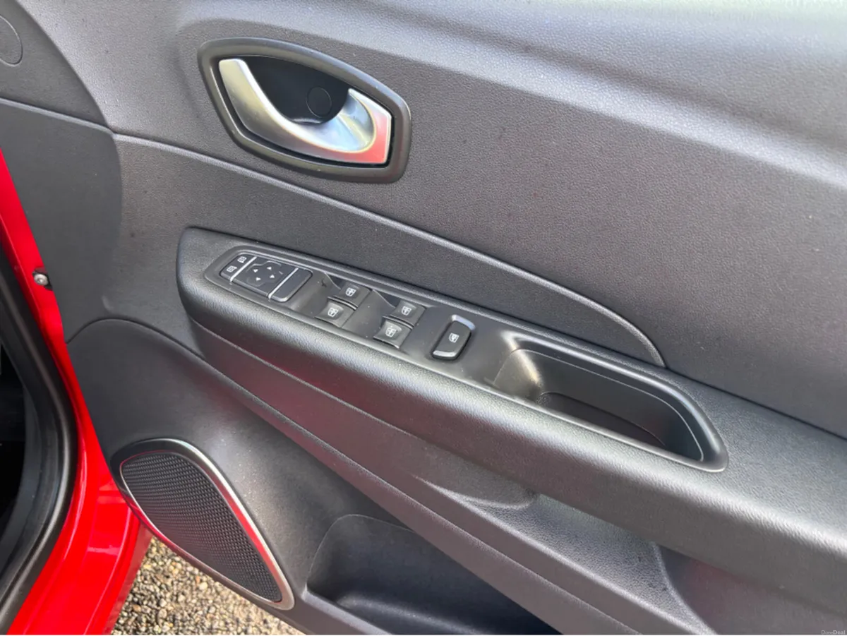 Renault Captur ICONIC TCE 90 MY19 EVAP Finance Ava - Image 3