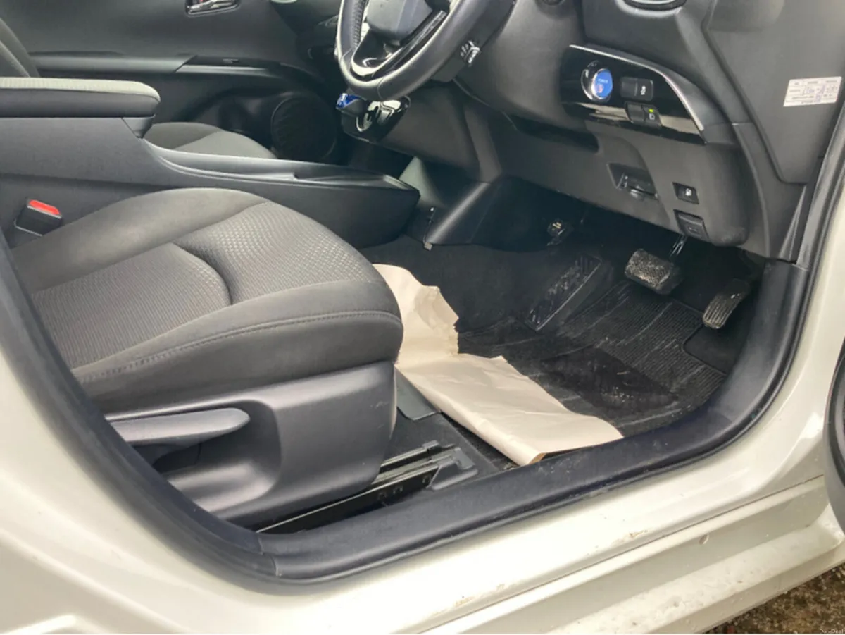 Toyota Prius 1.8i HYBRID PETROL AUTOMATIC - Image 6
