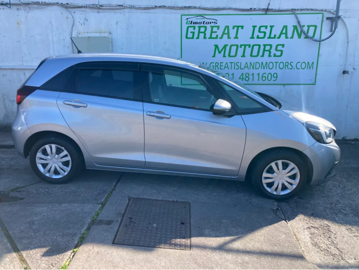 Honda Fit 1.5i Petrol Hybrid Automatic - Image 4