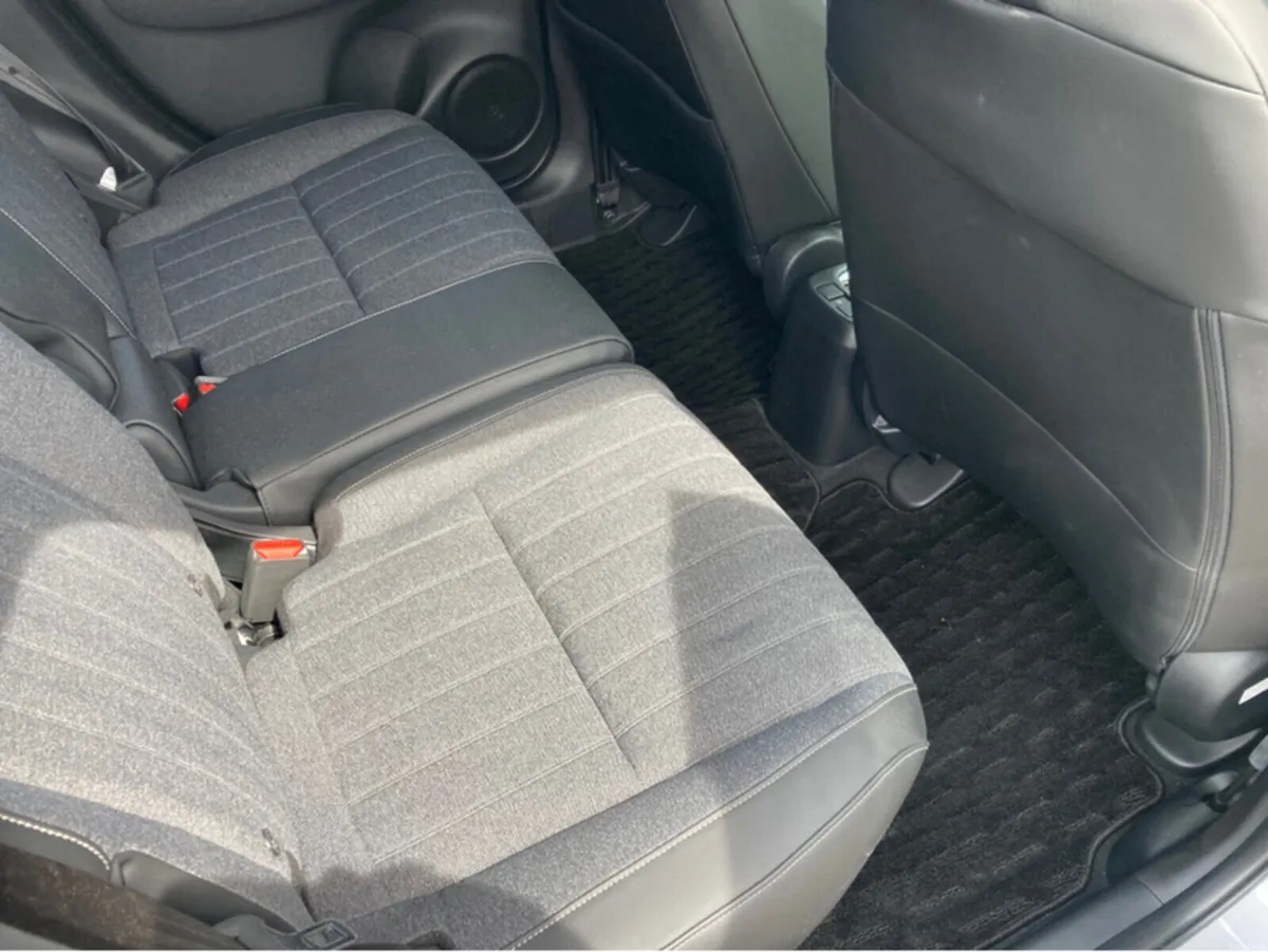 Honda Fit 1.5i Petrol Hybrid Automatic - Image 6
