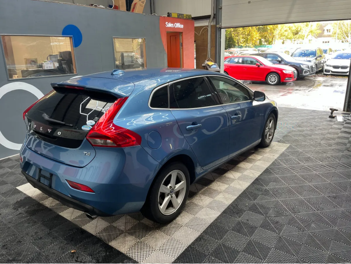 Volvo V40 €12950! VOLVO V40 AUTOMATIC T4 - Image 2