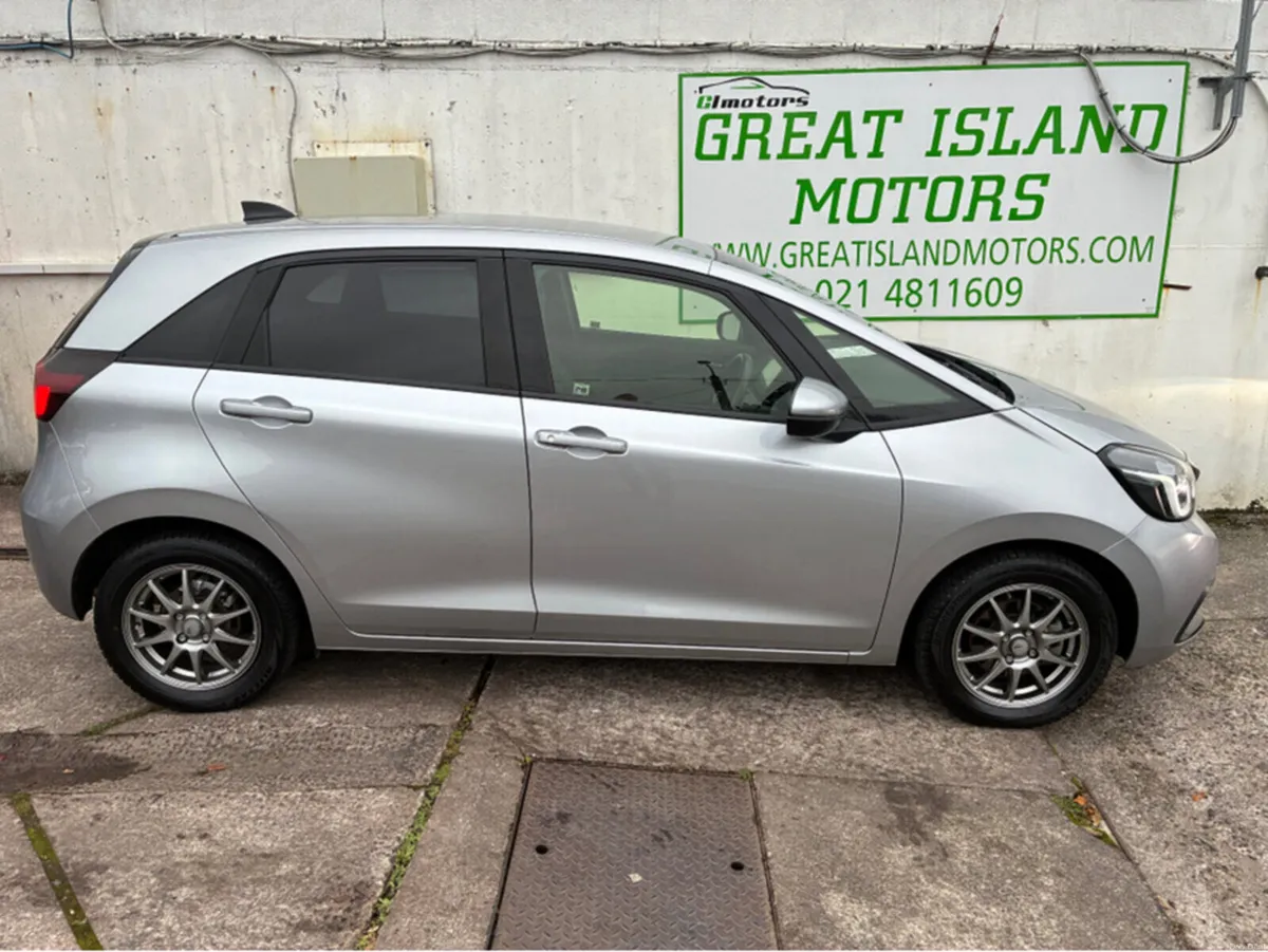 Honda Fit 1.5i Petrol Hybrid Automatic - Image 5