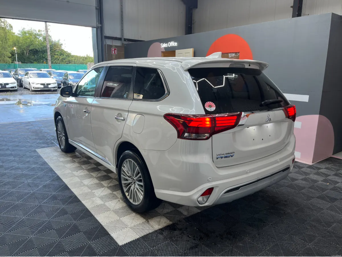 Mitsubishi Outlander €22950! OUTLANDER 2.4 HYBRID - Image 4