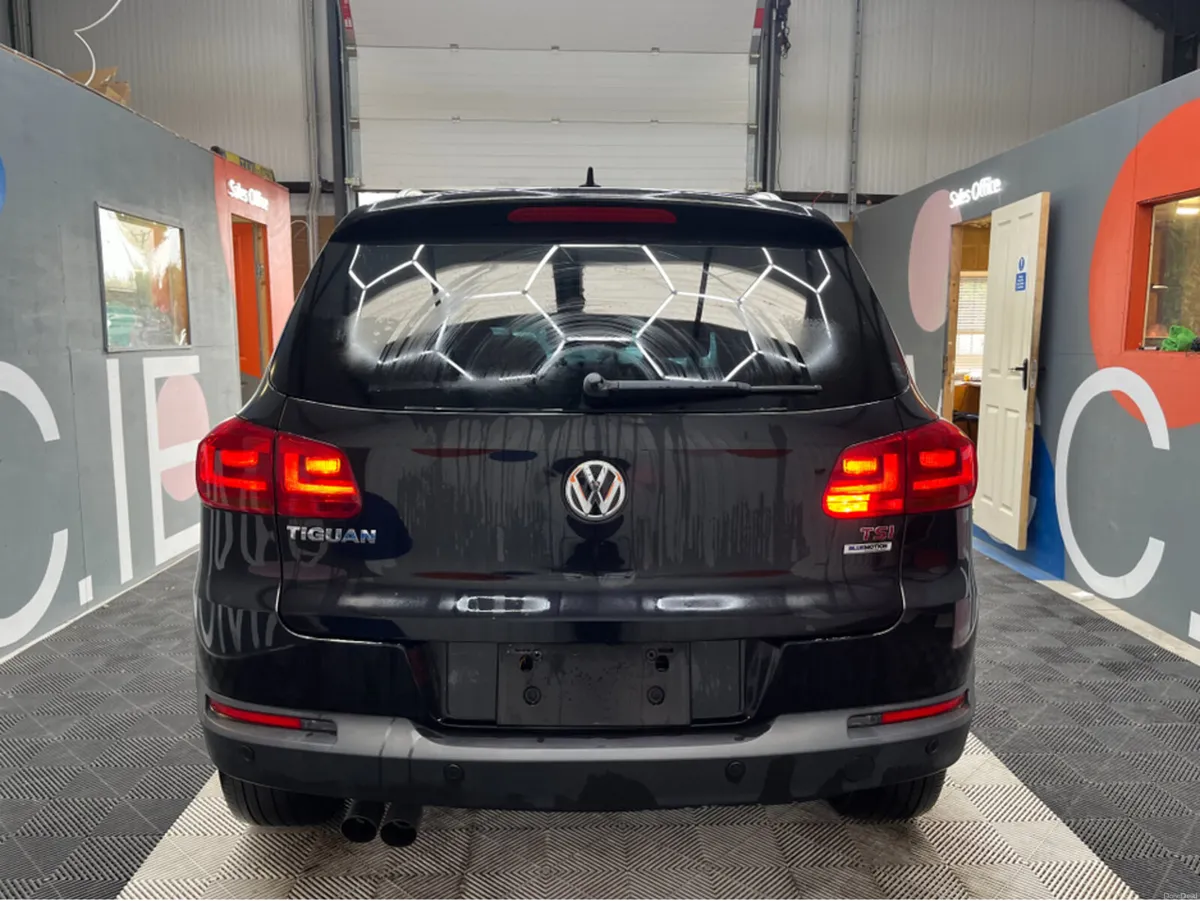 Volkswagen Tiguan 2015 VOLKSWAGEN TIGUAN AUTOMATIC - Image 5